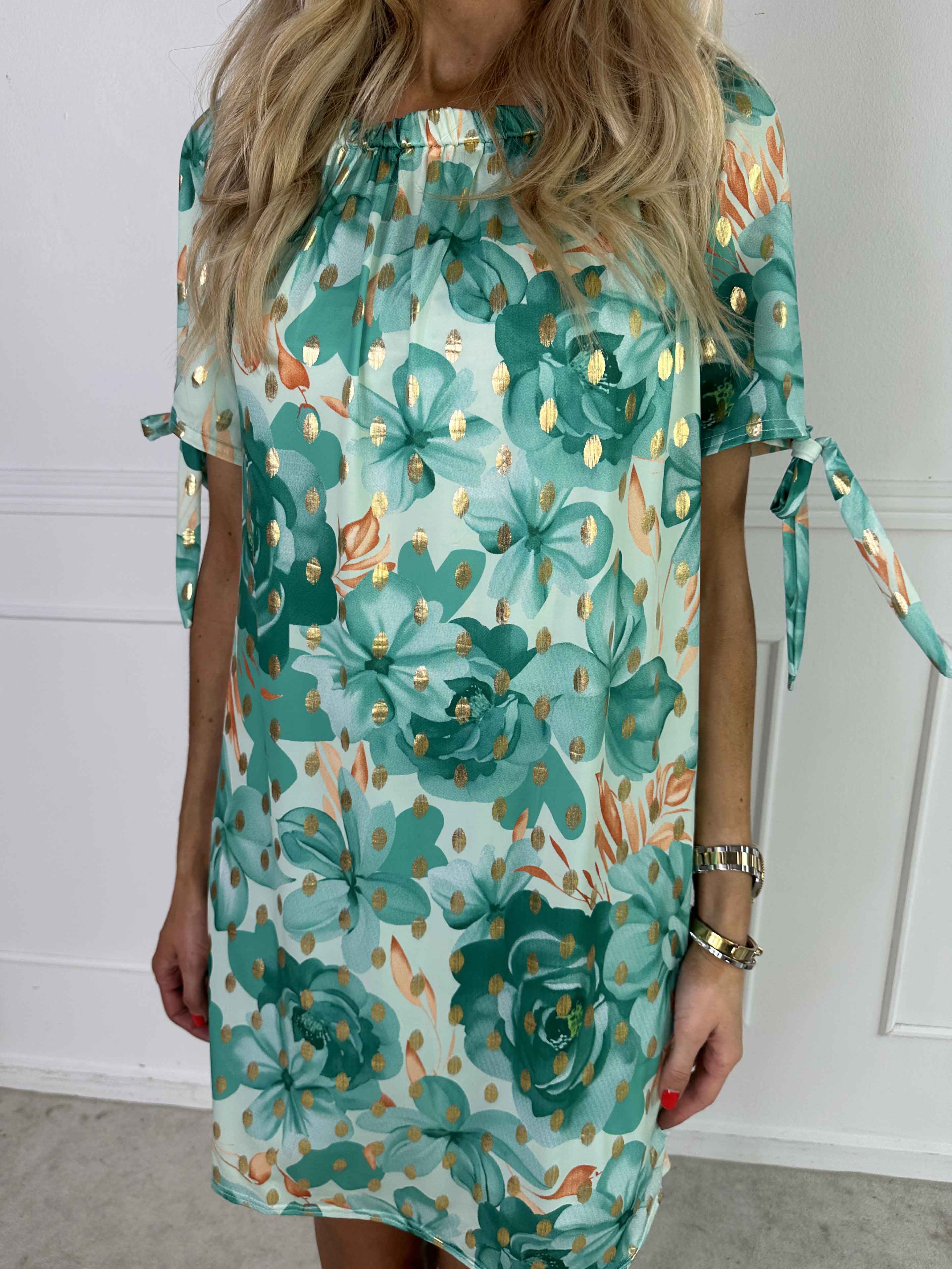 Sofia - Sød blomstret kjole med elastikkant i udskæringen